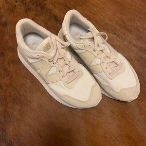 New Balance 237 tennis shoes